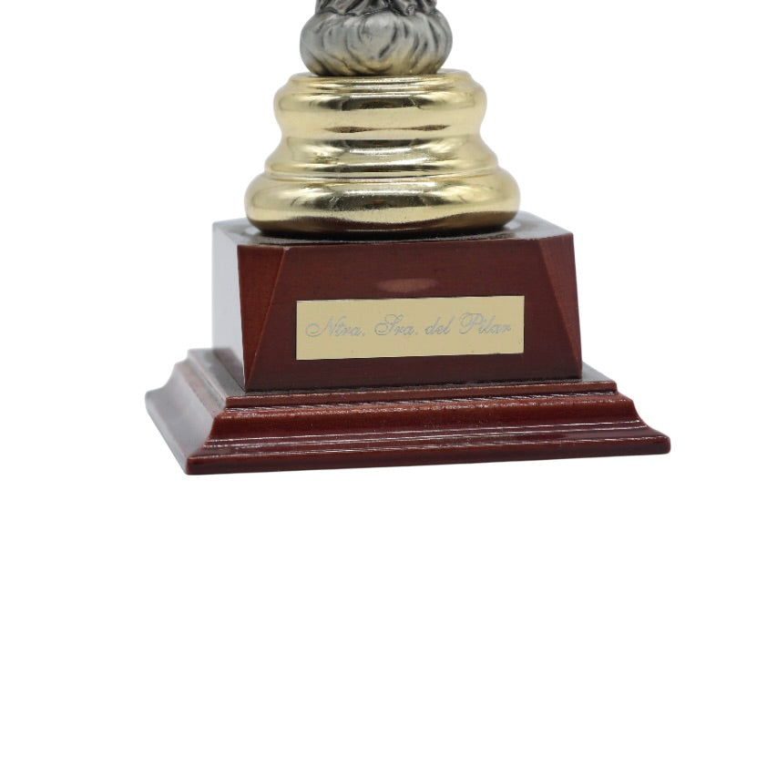 Figura Virgen del Pilar de Metal con Base de Madera de Raíz – 22 cm de Alto